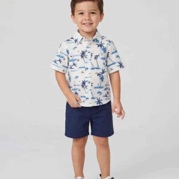 طقم صيفي بنقشة النخيل لإطلالة منتعشة وراقية.